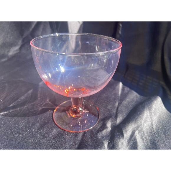 Set of 6 Fun Vintage Pink Glass Ice Cream Dishes/Margarita Glasses - Picture 9 of 10